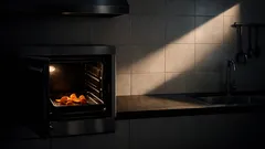 Metti le bucce d’arancia nel forno spento: il trucco naturale per eliminare i cattivi odori